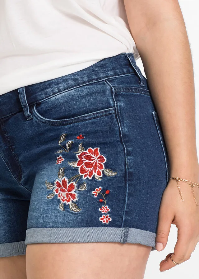 Pantalón corto vaquero con bordado Azul de flores